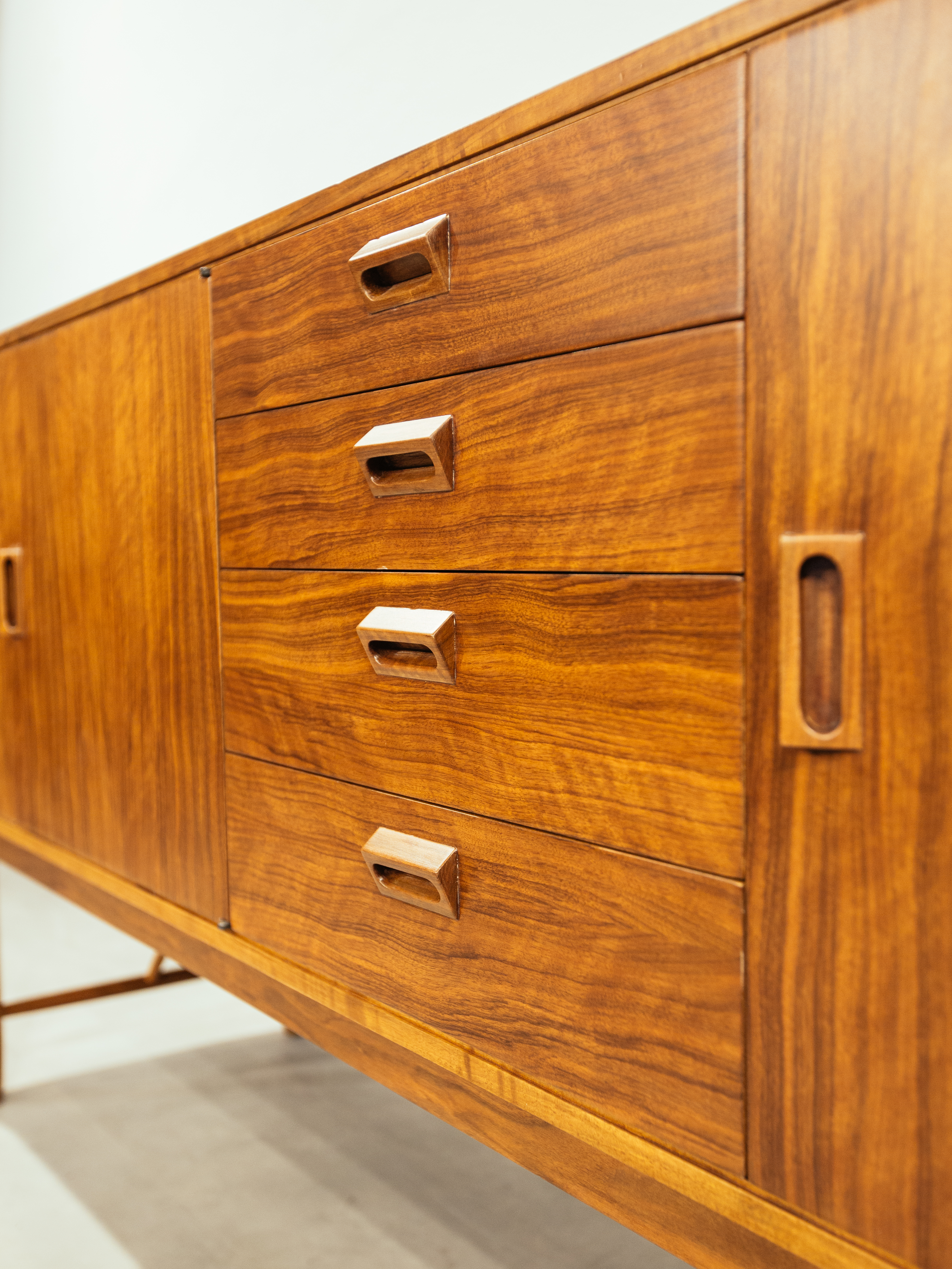 1970s , Tepe Mobilya üretimi,ceviz ağacı konsol 